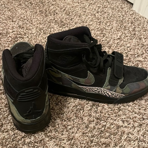 Jordan Other - NWOT Jordan Camo Nike Mids